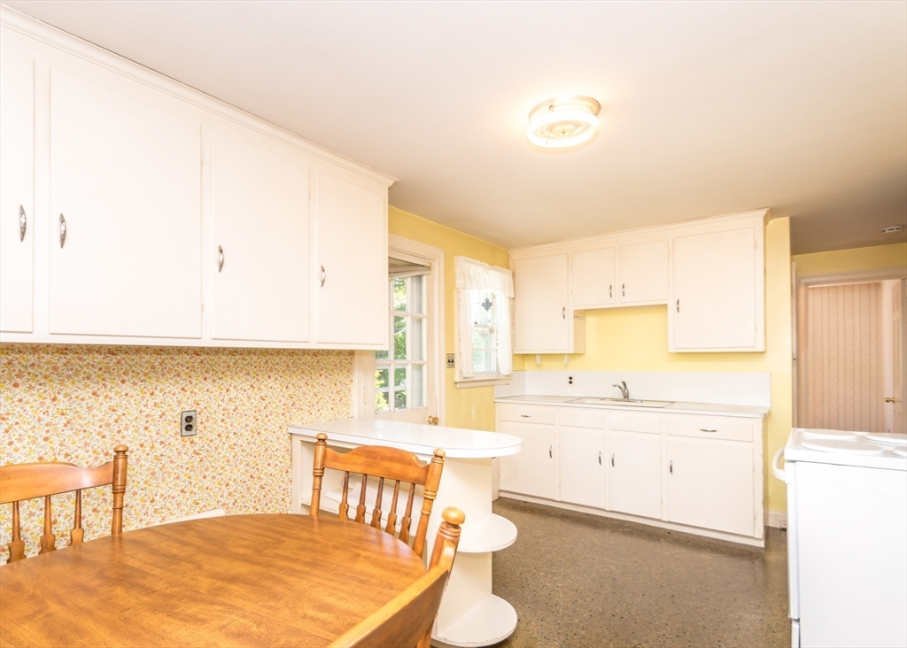 5 Chase Road Waltham, MA 02452 - Photo 4 of 20