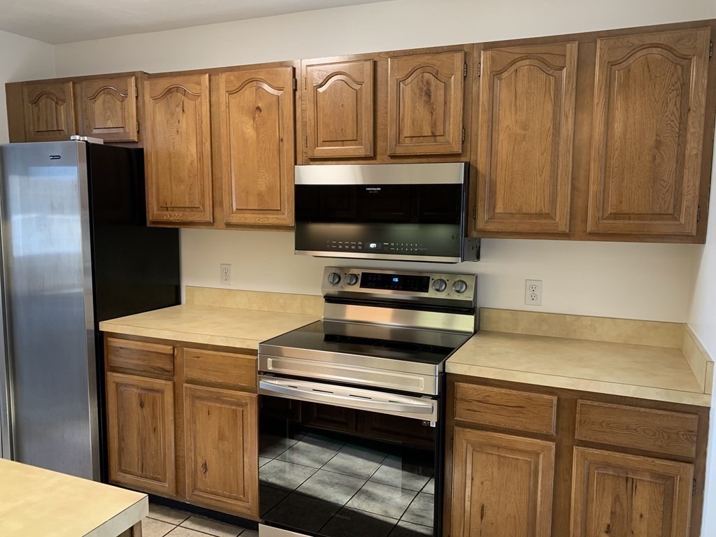 112 Beacon Park Road, Unit 112 Webster, MA 01570 - Photo 3 of 22