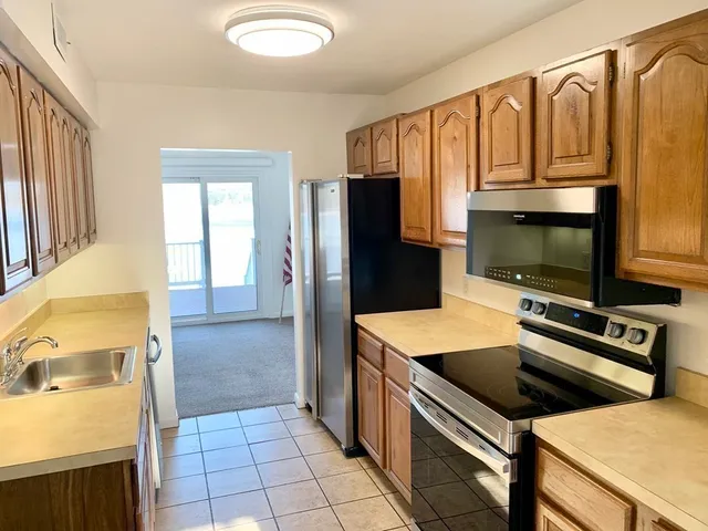 $2,200 | 112 Beacon Park Road, Unit 112, Webster, MA 01570