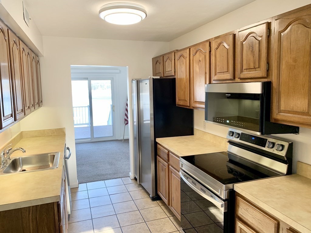 112 Beacon Park Road, Unit 112 Webster, MA 01570 - Photo 4 of 22