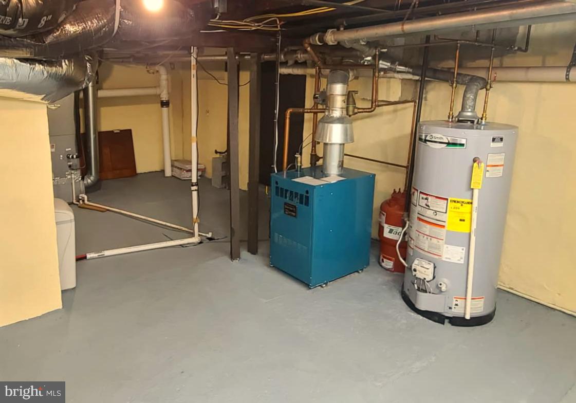 421 Rohrerstown Road Lancaster, PA 17603 - Photo 29 of 40