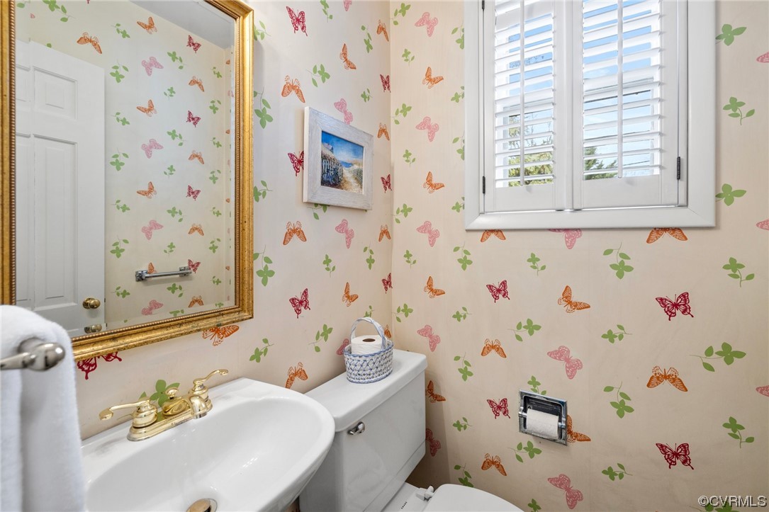 6161 River Road, Unit 1 Richmond, VA 23226 - Photo 19 of 32 a bathroom with a sink toilet and shower