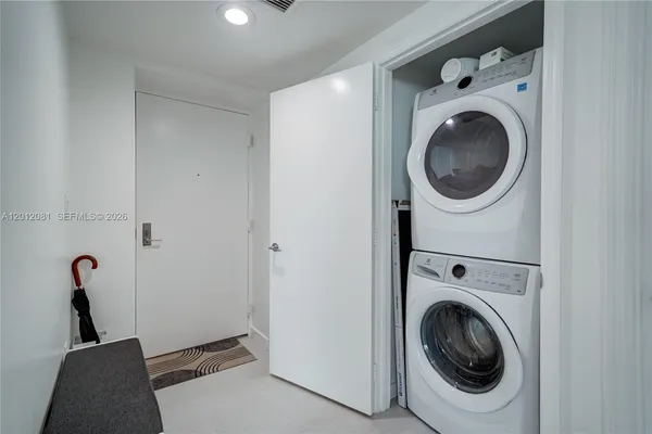 $4,300 | 500 Brickell Avenue, Unit 3807, Miami, FL 33131