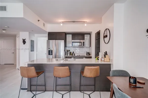 $4,300 | 500 Brickell Avenue, Unit 3807, Miami, FL 33131