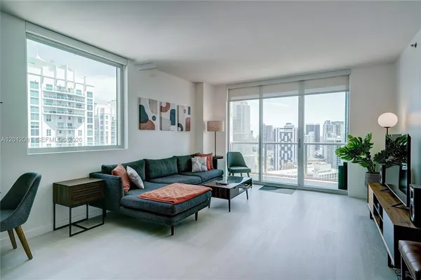 $4,300 | 500 Brickell Avenue, Unit 3807, Miami, FL 33131