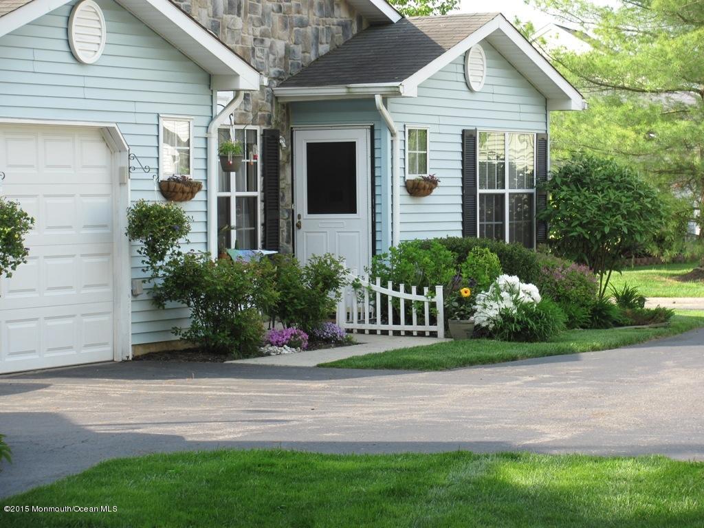 39 Ivy Ridge Close, Unit CLOSE Freehold, NJ 07728 - Photo 1 of 16 Front1