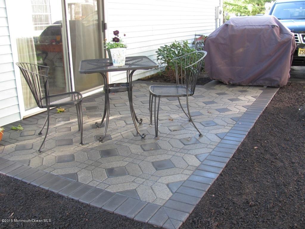 39 Ivy Ridge Close, Unit CLOSE Freehold, NJ 07728 - Photo 6 of 16 Patio1