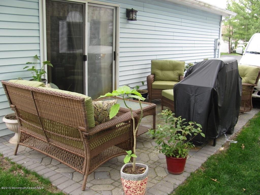 39 Ivy Ridge Close, Unit CLOSE Freehold, NJ 07728 - Photo 8 of 16 Patio3