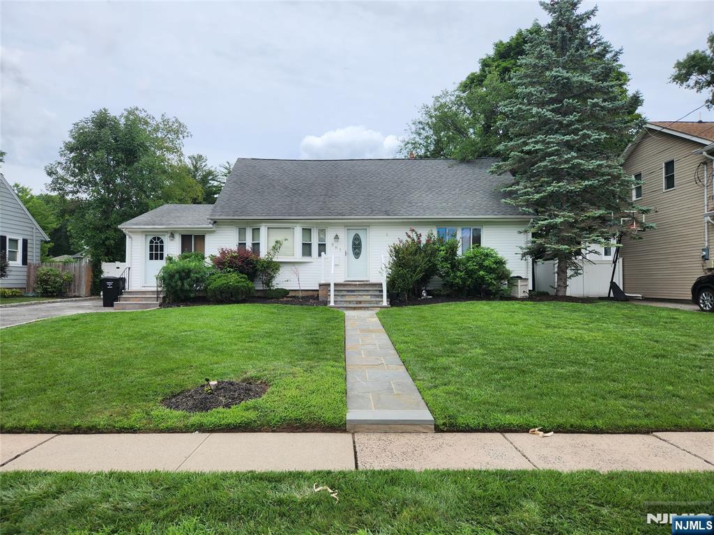 561 Green Valley Road Paramus, NJ 07652 - Photo 1 of 28