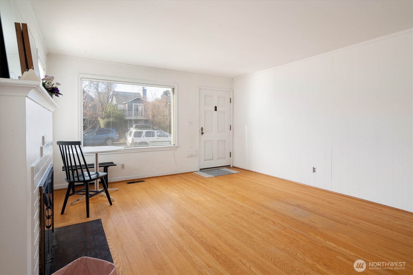 7542 9th Avenue Northwest Seattle, WA 98117 - Photo 3 of 26 a view of a livingroom with furniture and a window