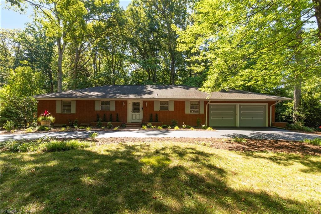 1011 Huntingdon Road Winston-Salem, NC 27104 - Photo 1 of 39