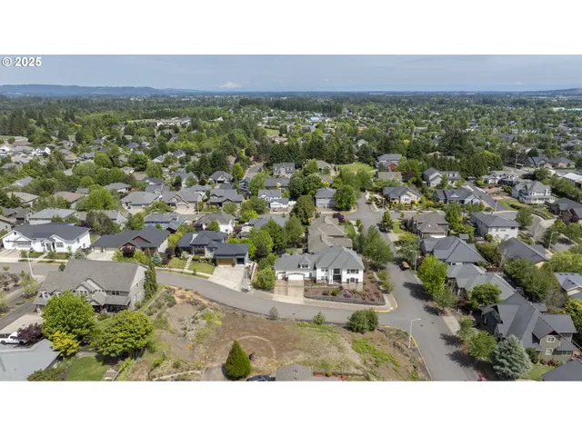 $310,000 | 2683 Northwest Mount Hood Drive, McMinnville, OR 97128