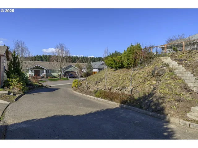 $310,000 | 2683 Northwest Mount Hood Drive, McMinnville, OR 97128