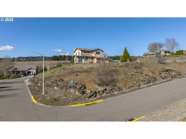 $310,000 | 2683 Northwest Mount Hood Drive, McMinnville, OR 97128