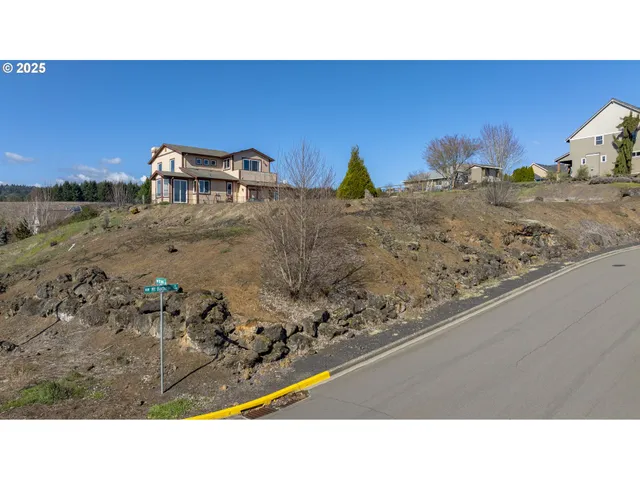 $310,000 | 2683 Northwest Mount Hood Drive, McMinnville, OR 97128