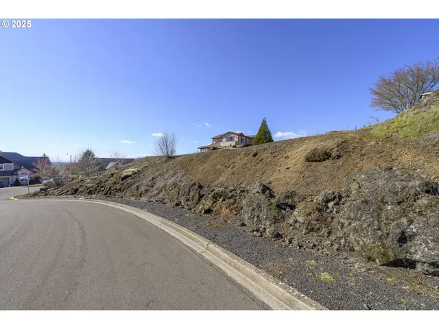 $310,000 | 2683 Northwest Mount Hood Drive, McMinnville, OR 97128