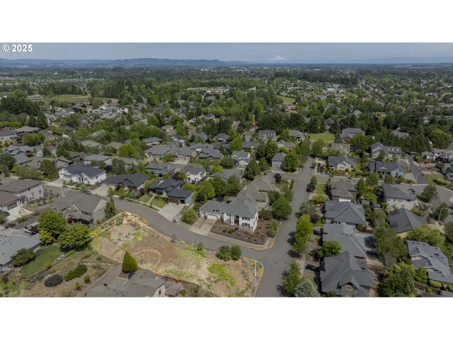 $310,000 | 2683 Northwest Mount Hood Drive, McMinnville, OR 97128