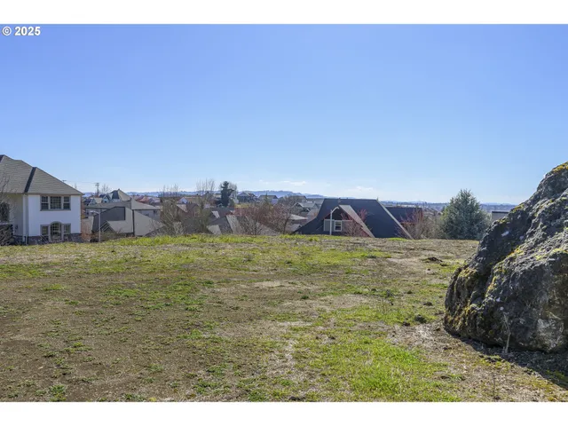 $310,000 | 2683 Northwest Mount Hood Drive, McMinnville, OR 97128