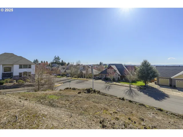 $310,000 | 2683 Northwest Mount Hood Drive, McMinnville, OR 97128