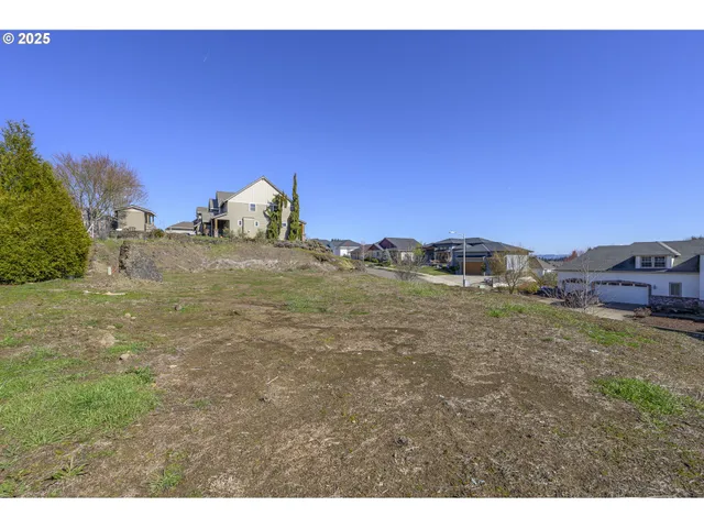 $310,000 | 2683 Northwest Mount Hood Drive, McMinnville, OR 97128