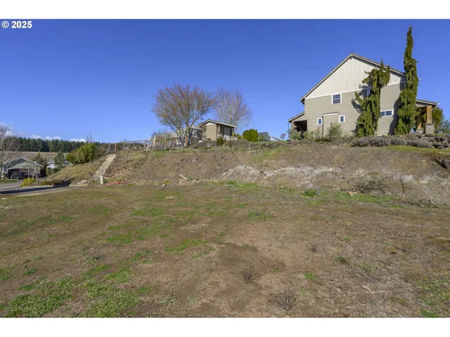 $310,000 | 2683 Northwest Mount Hood Drive, McMinnville, OR 97128