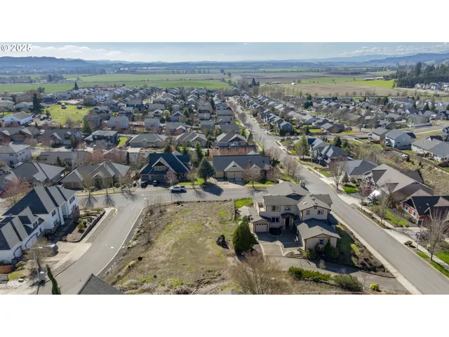 $310,000 | 2683 Northwest Mount Hood Drive, McMinnville, OR 97128