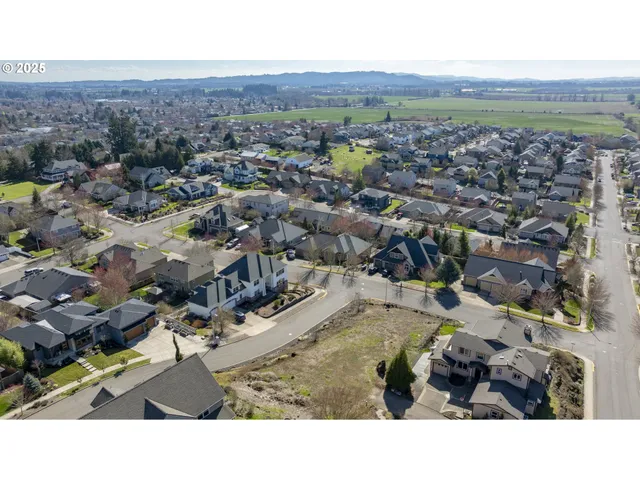 $310,000 | 2683 Northwest Mount Hood Drive, McMinnville, OR 97128