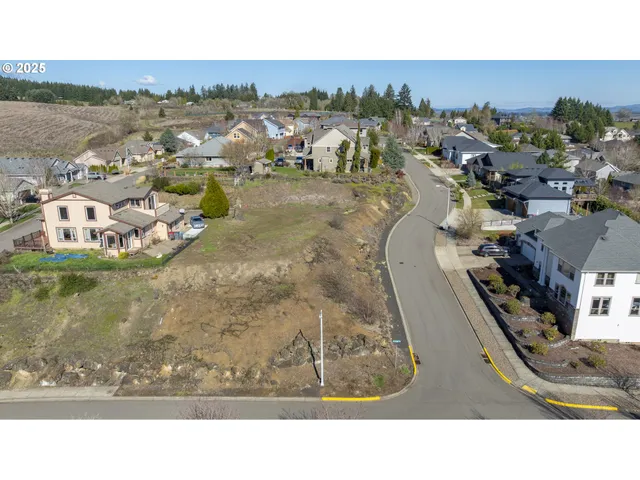 $310,000 | 2683 Northwest Mount Hood Drive, McMinnville, OR 97128