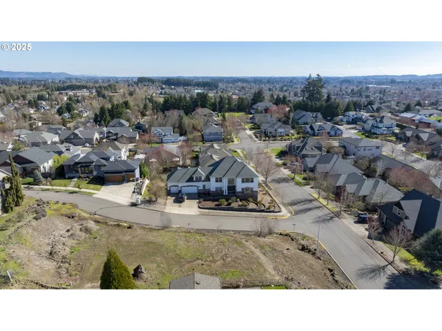 $310,000 | 2683 Northwest Mount Hood Drive, McMinnville, OR 97128