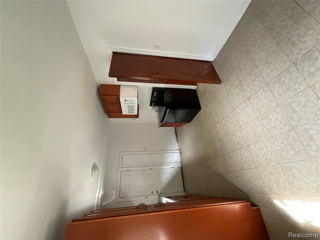 15763 Ashton Road Detroit, MI 48223 - Photo 13 of 43