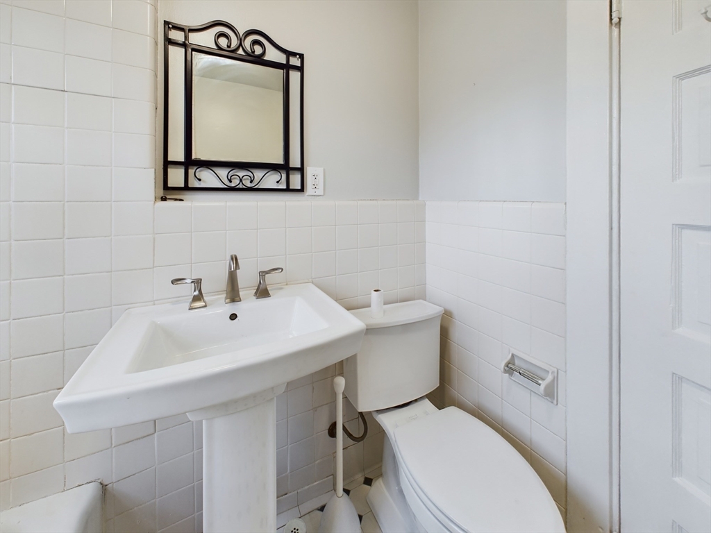 25 Rowe Street, Unit 1 Newton, MA 02466 - Photo 11 of 18 Gallery Image 11