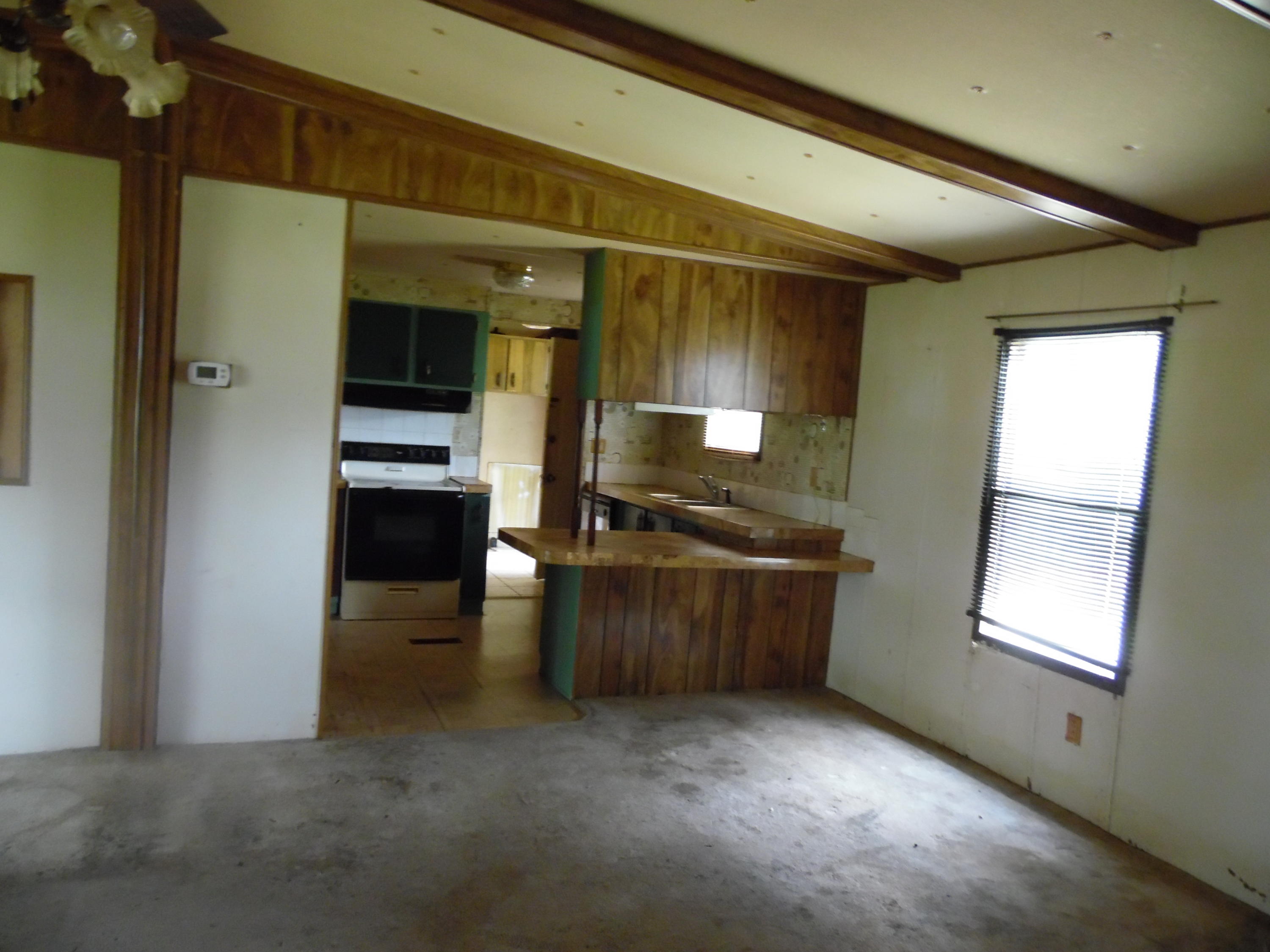365 Vanderheide Road DeFuniak Springs, FL 32433 - Photo 12 of 34 Great room, looking into kitchen