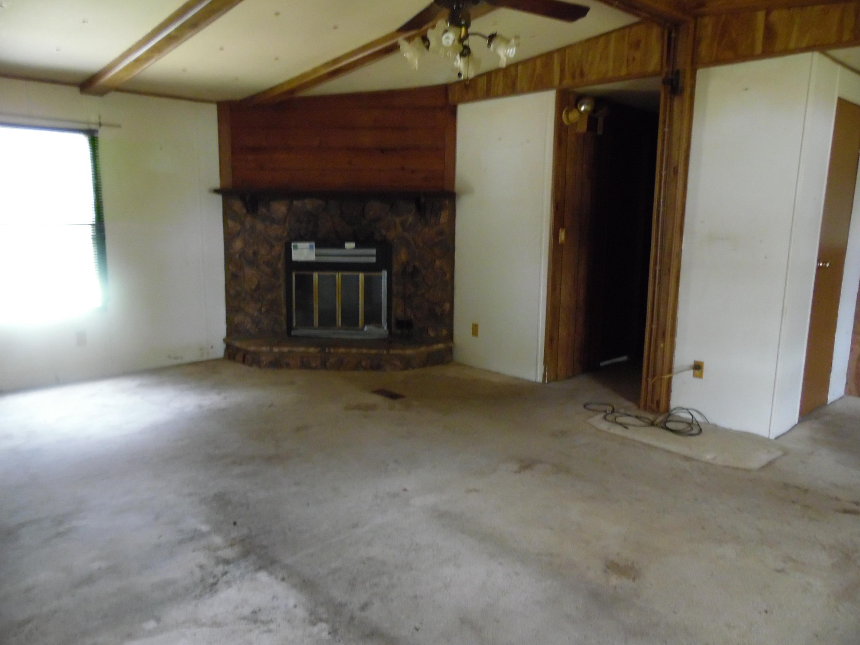365 Vanderheide Road DeFuniak Springs, FL 32433 - Photo 13 of 34 Great room with fireplace