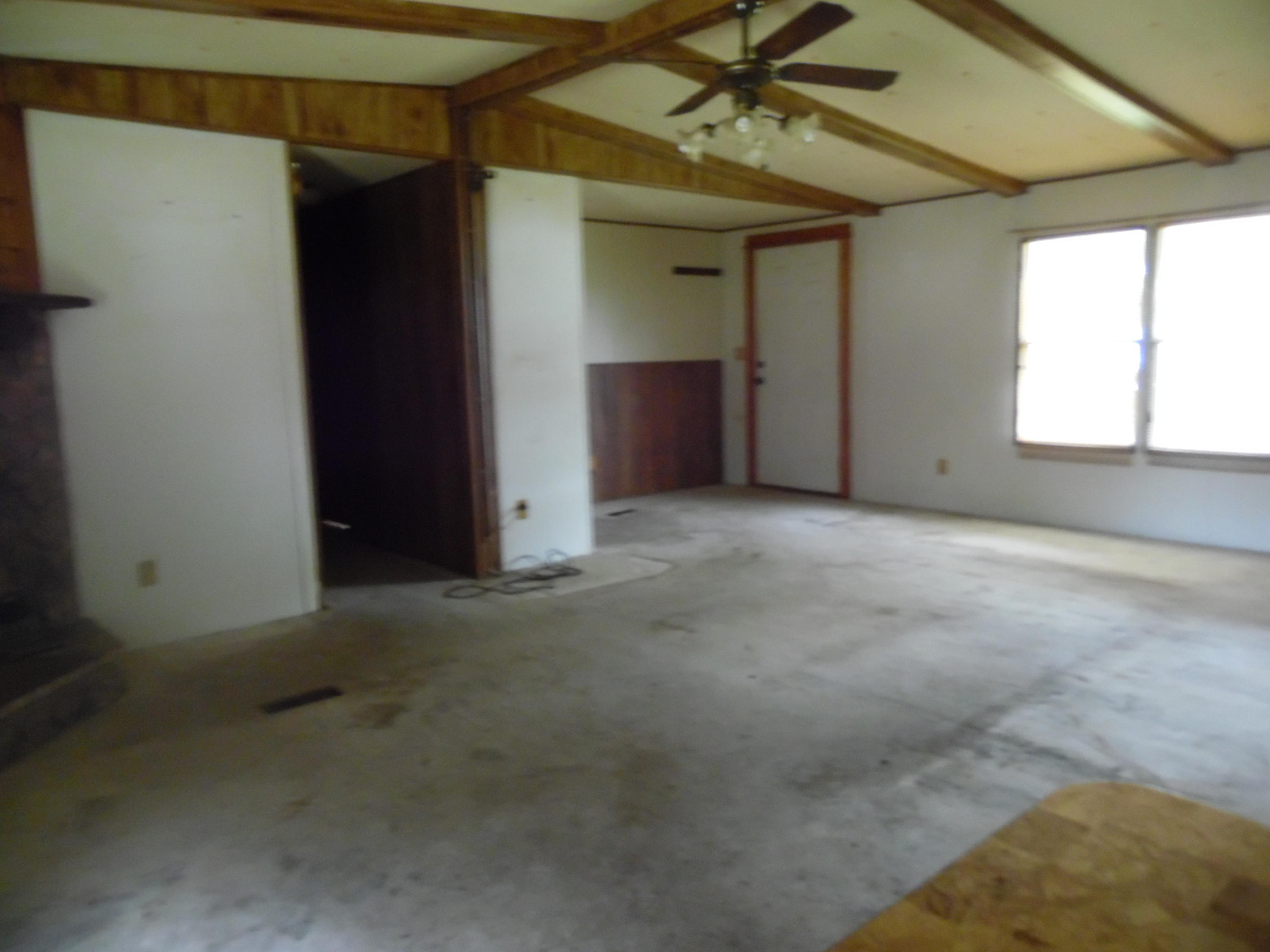 365 Vanderheide Road DeFuniak Springs, FL 32433 - Photo 16 of 34 Looking from Kitchen into great room