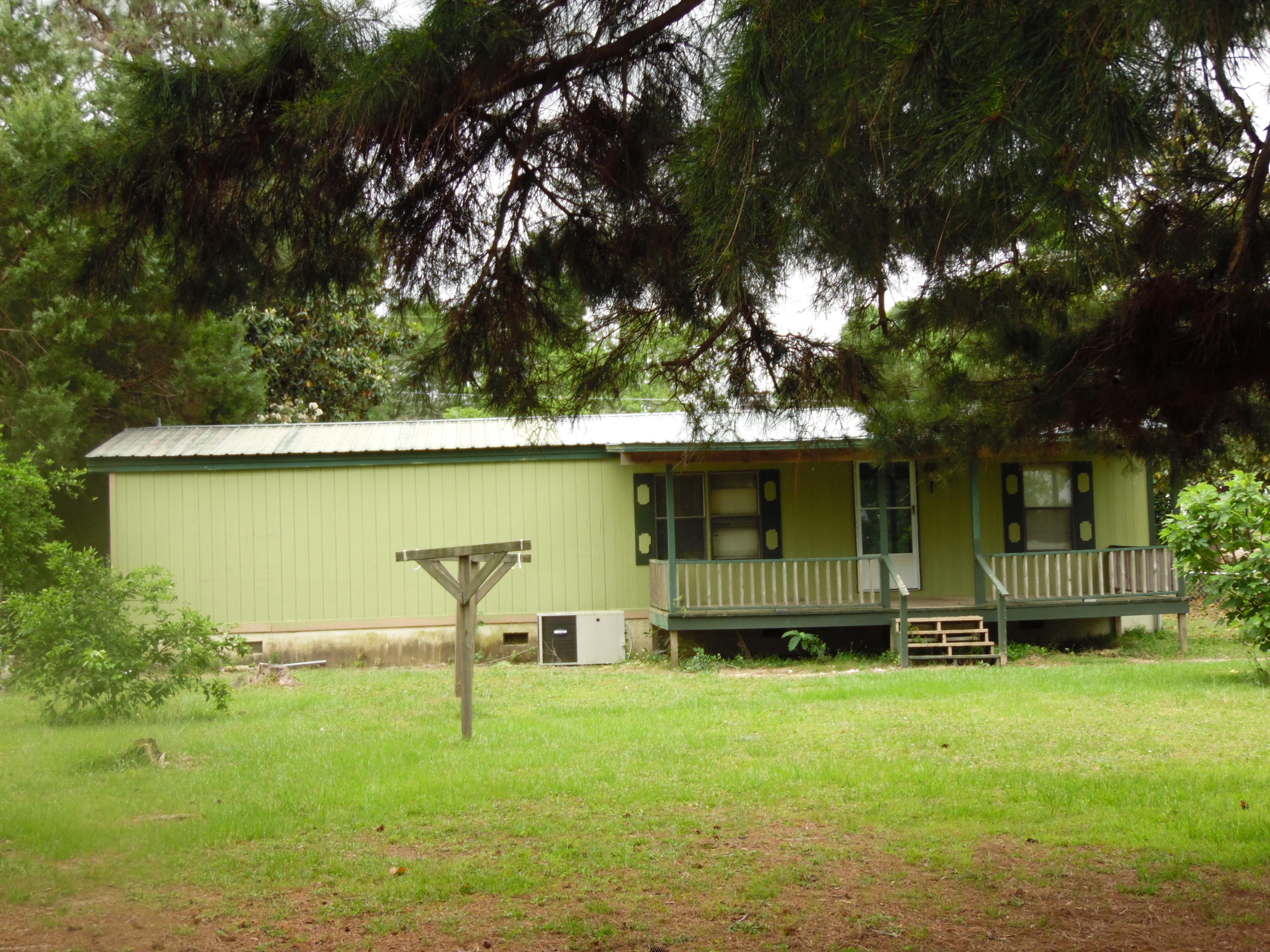 365 Vanderheide Road DeFuniak Springs, FL 32433 - Photo 2 of 34 Looking at the back of home and deck
