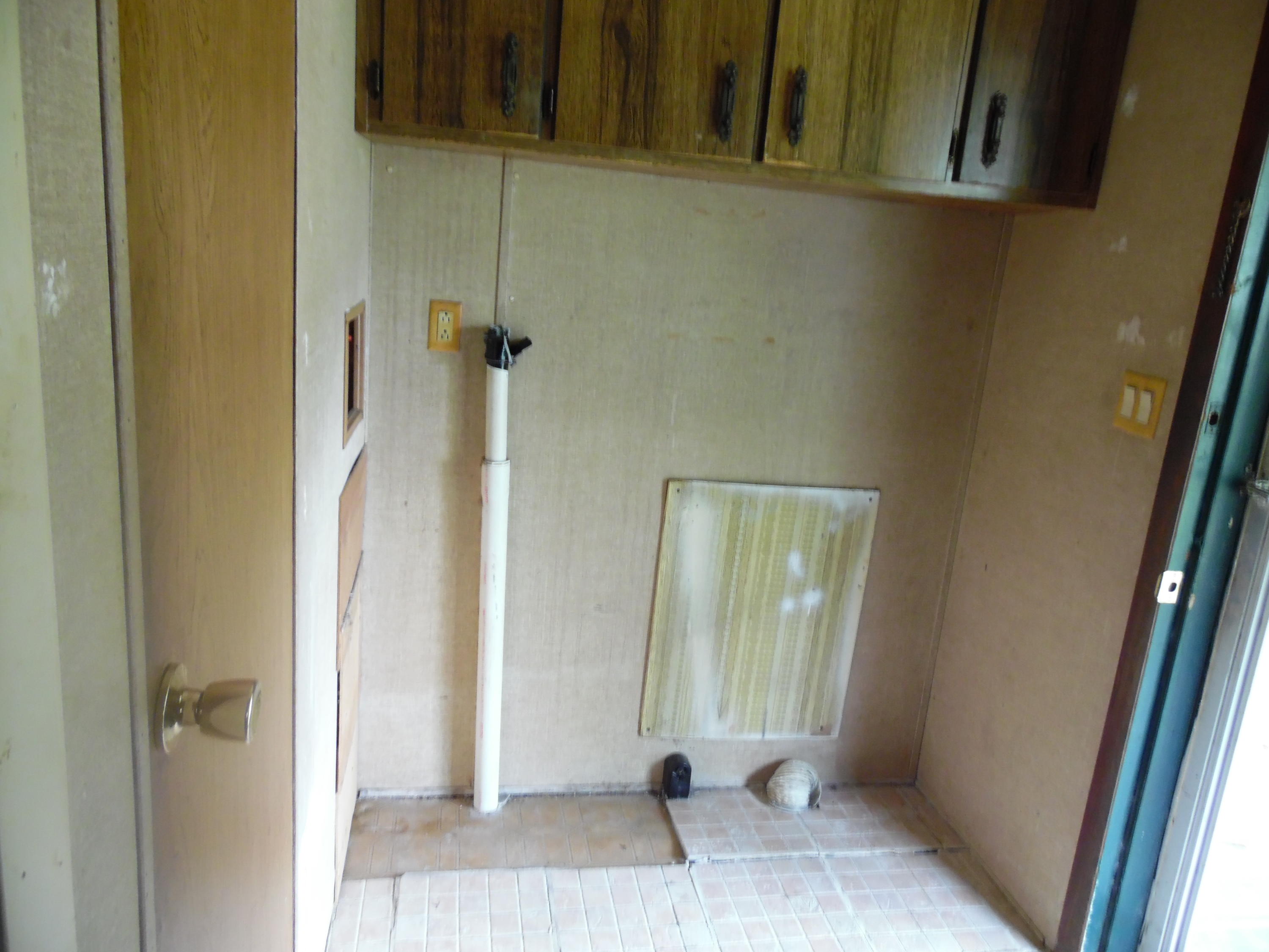 365 Vanderheide Road DeFuniak Springs, FL 32433 - Photo 23 of 34 Laundry area, pantry to the left