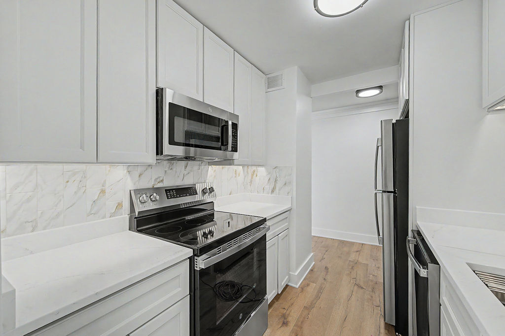 5740 North Sheridan Road, Unit 17C Chicago, IL 60660 - Photo 11 of 32