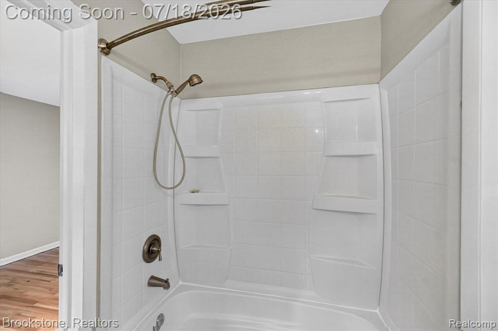 7176 Perry Lake Road Clarkston, MI 48346 - Photo 22 of 46 Gallery Image 22