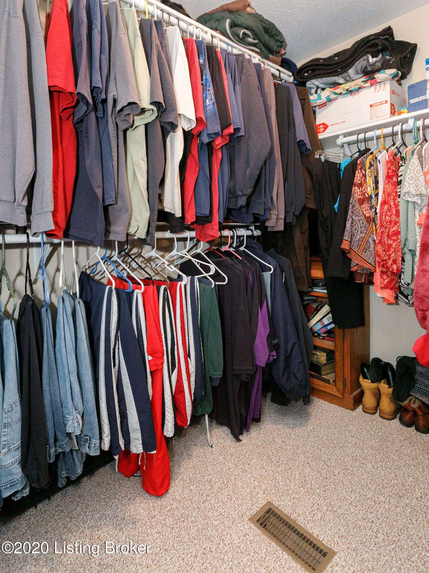 862 Rams Run Shepherdsville, KY 40165 - Photo 13 of 35 Walk-in-closet in primary bedroom
