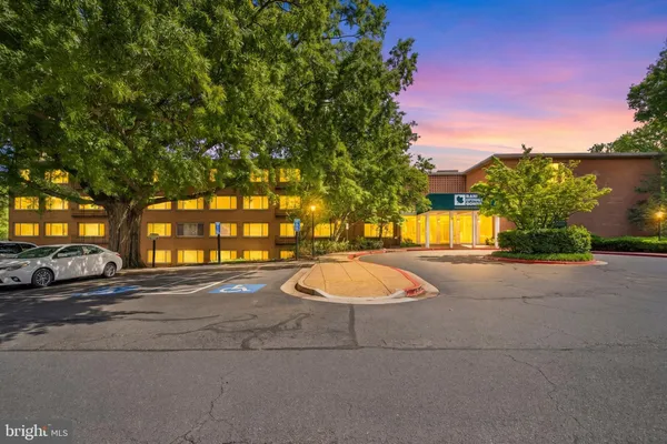 $285,000 | 10570 Main Street, Unit 218, Fairfax, VA 22030
