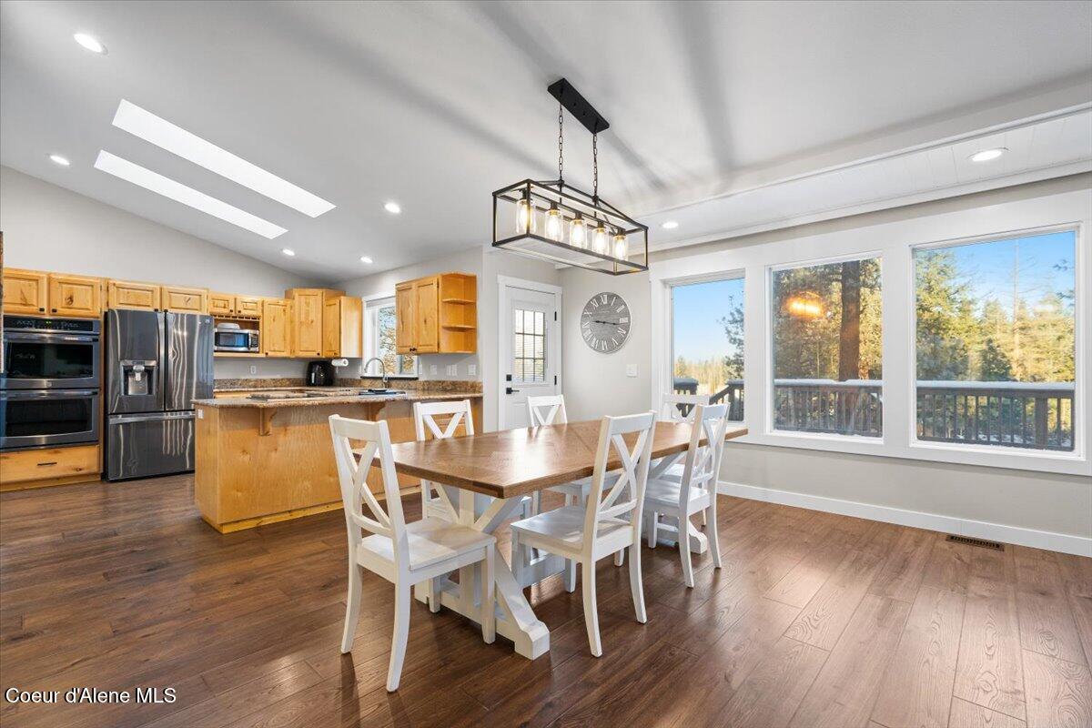 2447 East Garwood Road Hayden, ID 83835 - Photo 18 of 56 Dining & Kitchen