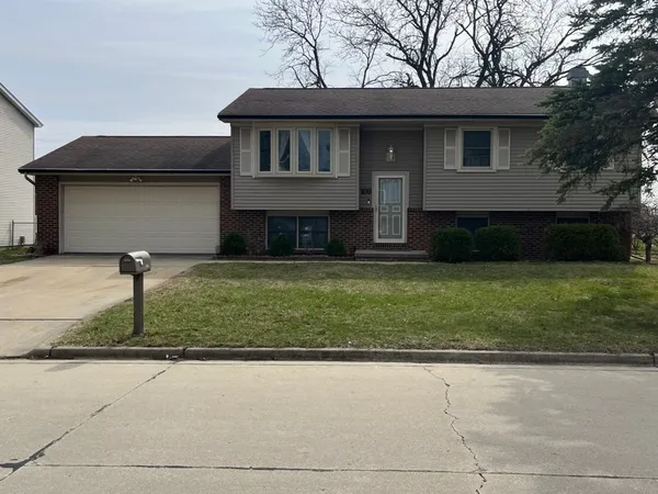 $275,900 | 109 Suelynn Drive, Normal, IL 61761