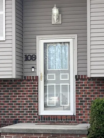 $275,900 | 109 Suelynn Drive, Normal, IL 61761