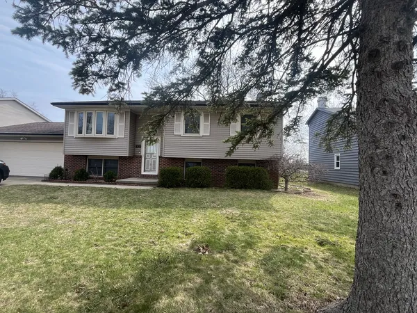 $275,900 | 109 Suelynn Drive, Normal, IL 61761