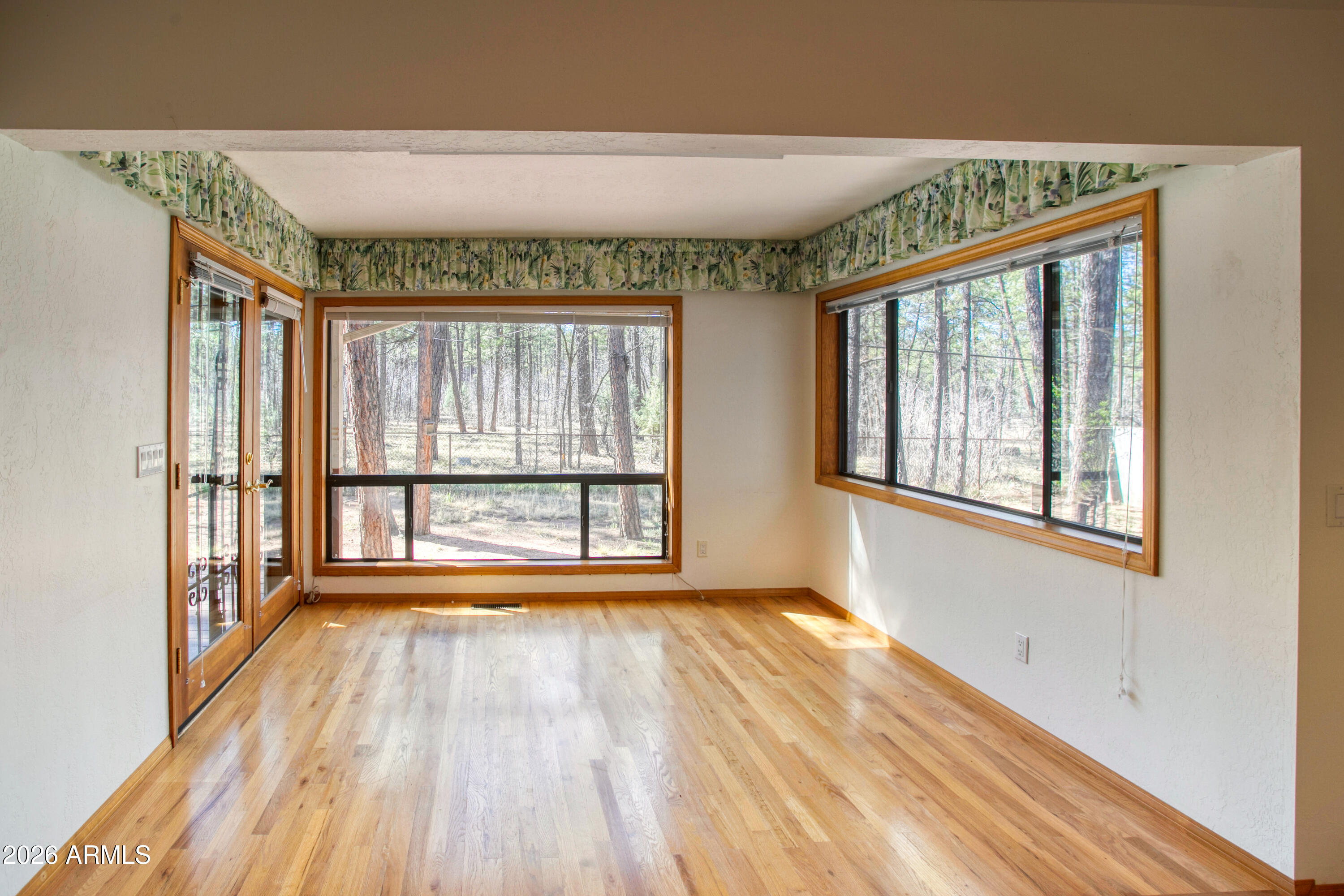 71 East Turkey Track Lane Pinetop, AZ 85935 - Photo 12 of 50 a big room with wooden floor and windows