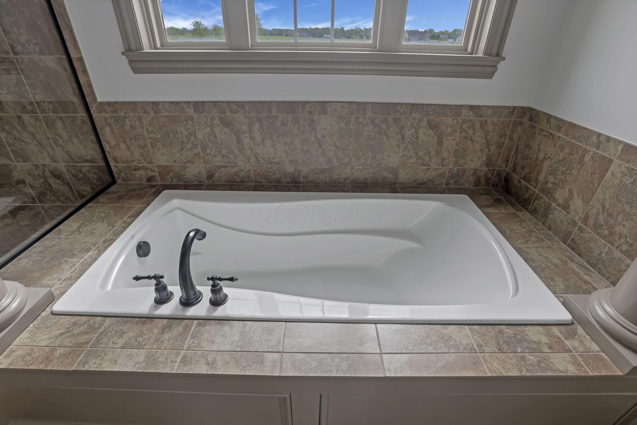 568 Cedar Hill Road Northwest Amanda, OH 43102 - Photo 40 of 102 Soaking Tub