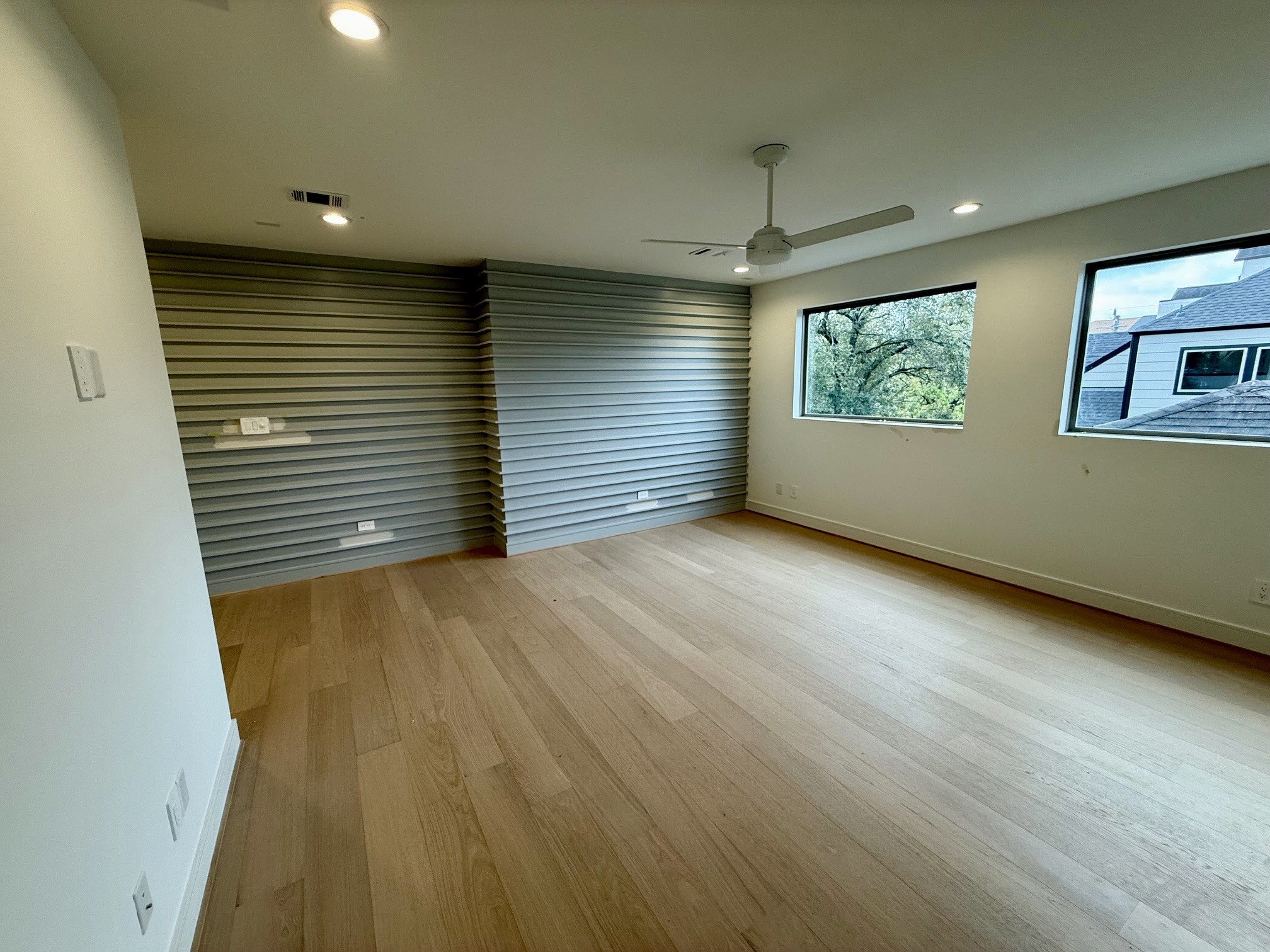 2630 Peckham Street Houston, TX 77098 - Photo 18 of 50 a view of an empty room with a window