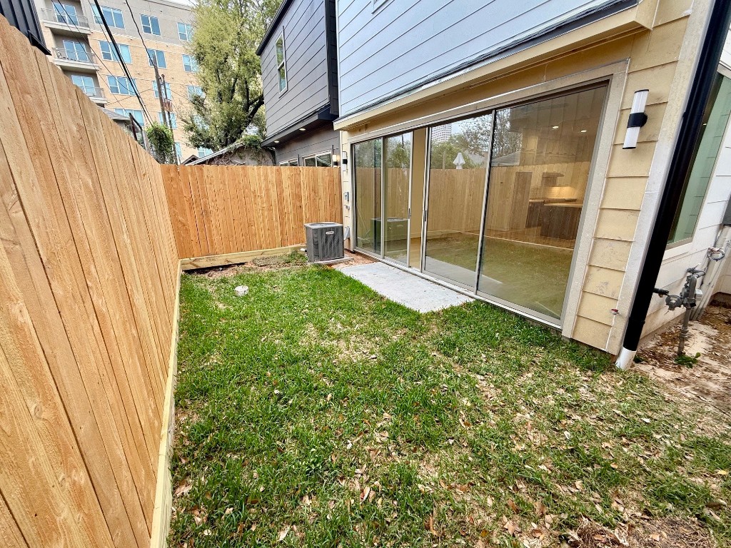 2630 Peckham Street Houston, TX 77098 - Photo 21 of 50 a view of backyard with tub
