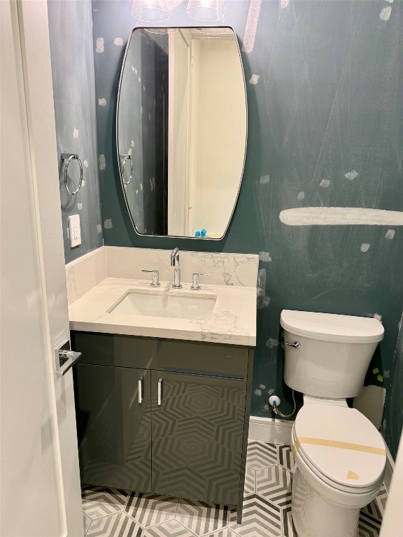 2630 Peckham Street Houston, TX 77098 - Photo 4 of 50 a bathroom with a sink and a mirror