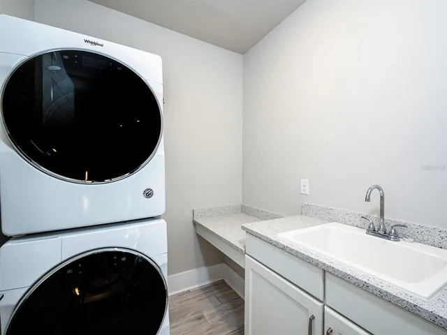 $865,000 | 516 Laurel Park Drive, Sarasota, FL 34236